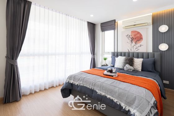 Walking distance to the mall and MRT Srinakarin || ✨Spacious 40 sq.m. room || 💵 Affordable monthly payments of only 7,xxx THB!!! || 🚝 Walking distance to MRT Suan Luang Rama IX Station || 🛍️ 500 m to Seacon Square || Fully furnished and ready to move in.  Owner selling directly. Only one room available. Interested? Message me now! 😊 Elements Srinakarin Project📍 https://share.google/78QLiHEHAcfrMF0B2  This room is decorated in a Modern Luxury style, featuring a striking white and black color scheme with black lines, adding dimension and a luxurious feel. The furniture features a simple yet detailed design, complemented by warm white lighting that creates a cozy and inviting atmosphere, reminiscent of a premium hotel.  ✅ Room Details • Spacious 39.6 square meters of living space 🤯 • 1 Bedroom • 1 Bathroom • Separate open kitchen • 7th Floor, Building B4, Building 3 • Fully furnished; move-in ready!  >>> Price: Only 2.29 Million Baht <<<  🔸Amenities🔸 🌊 Swimming Pool 💪🏻 Fitness Center 📕 Multipurpose Room 🌳 Relaxation Garden 🔒 Key Card Access System, 24-hour CCTV 👮🏻‍♂️ CCTV & 24-hour Security Guard 🚘 Parking  🔸Nearby Landmarks🔸 Transportation • MRT Suan Luang Rama IX Station • MRT Srinakarin 38 Station  Shopping Centers • Seacon Square • Lotus Express • 7-11 • Srinakarin Train Night Market Nearby Amenities: • Makro Srinakarin • Paradise Place • Central Plaza Bangna • Little Walk Bangna • The Bangkok Mall • Mega Bangna Educational Institutions: • Dusit Thani College • Triam Udom Suksa Pattanakarn School • Kasem Bundit University • Montessori International School Bangkok • Stamford University • Assumption University • Wells International School • Berkeley International School Medical Centers: • Thai Nakarin Hospital • Sikarin Hospital • Vibharam Hospital • Samitivej Srinakarin Hospital  Interested in loan application consultation? Press 1️⃣ Interested in viewing a room? Press 2️⃣ Inquiring about booking? Press 3️⃣ Interested? Send a message via Inbox! or Line: @genie-property.com ## Hotline 📱 082-549-6669, 095-495-5463, 093-232-9888 ##  #UsedCondo #NewlyRenovatedCondo #genieproperty #UsedCondoNearMRT #Condo #Renovated #AffordableCondo #CondoNearBTS #FullyFurnishedCondo #LowInstallments #CheaperThanRent #OwnerSelling #Srinakarin #SeaconSquare #SuanLuangRama9 #MRT #SrinakarinCondo #UsedCondoForSale