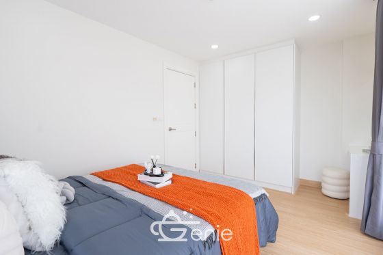Walking distance to the mall and MRT Srinakarin || ✨Spacious 40 sq.m. room || 💵 Affordable monthly payments of only 7,xxx THB!!! || 🚝 Walking distance to MRT Suan Luang Rama IX Station || 🛍️ 500 m to Seacon Square || Fully furnished and ready to move in.  Owner selling directly. Only one room available. Interested? Message me now! 😊 Elements Srinakarin Project📍 https://share.google/78QLiHEHAcfrMF0B2  This room is decorated in a Modern Luxury style, featuring a striking white and black color scheme with black lines, adding dimension and a luxurious feel. The furniture features a simple yet detailed design, complemented by warm white lighting that creates a cozy and inviting atmosphere, reminiscent of a premium hotel.  ✅ Room Details • Spacious 39.6 square meters of living space 🤯 • 1 Bedroom • 1 Bathroom • Separate open kitchen • 7th Floor, Building B4, Building 3 • Fully furnished; move-in ready!  >>> Price: Only 2.29 Million Baht <<<  🔸Amenities🔸 🌊 Swimming Pool 💪🏻 Fitness Center 📕 Multipurpose Room 🌳 Relaxation Garden 🔒 Key Card Access System, 24-hour CCTV 👮🏻‍♂️ CCTV & 24-hour Security Guard 🚘 Parking  🔸Nearby Landmarks🔸 Transportation • MRT Suan Luang Rama IX Station • MRT Srinakarin 38 Station  Shopping Centers • Seacon Square • Lotus Express • 7-11 • Srinakarin Train Night Market Nearby Amenities: • Makro Srinakarin • Paradise Place • Central Plaza Bangna • Little Walk Bangna • The Bangkok Mall • Mega Bangna Educational Institutions: • Dusit Thani College • Triam Udom Suksa Pattanakarn School • Kasem Bundit University • Montessori International School Bangkok • Stamford University • Assumption University • Wells International School • Berkeley International School Medical Centers: • Thai Nakarin Hospital • Sikarin Hospital • Vibharam Hospital • Samitivej Srinakarin Hospital  Interested in loan application consultation? Press 1️⃣ Interested in viewing a room? Press 2️⃣ Inquiring about booking? Press 3️⃣ Interested? Send a message via Inbox! or Line: @genie-property.com ## Hotline 📱 082-549-6669, 095-495-5463, 093-232-9888 ##  #UsedCondo #NewlyRenovatedCondo #genieproperty #UsedCondoNearMRT #Condo #Renovated #AffordableCondo #CondoNearBTS #FullyFurnishedCondo #LowInstallments #CheaperThanRent #OwnerSelling #Srinakarin #SeaconSquare #SuanLuangRama9 #MRT #SrinakarinCondo #UsedCondoForSale