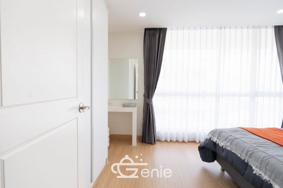 Walking distance to the mall and MRT Srinakarin || ✨Spacious 40 sq.m. room || 💵 Affordable monthly payments of only 7,xxx THB!!! || 🚝 Walking distance to MRT Suan Luang Rama IX Station || 🛍️ 500 m to Seacon Square || Fully furnished and ready to move in.  Owner selling directly. Only one room available. Interested? Message me now! 😊 Elements Srinakarin Project📍 https://share.google/78QLiHEHAcfrMF0B2  This room is decorated in a Modern Luxury style, featuring a striking white and black color scheme with black lines, adding dimension and a luxurious feel. The furniture features a simple yet detailed design, complemented by warm white lighting that creates a cozy and inviting atmosphere, reminiscent of a premium hotel.  ✅ Room Details • Spacious 39.6 square meters of living space 🤯 • 1 Bedroom • 1 Bathroom • Separate open kitchen • 7th Floor, Building B4, Building 3 • Fully furnished; move-in ready!  >>> Price: Only 2.29 Million Baht <<<  🔸Amenities🔸 🌊 Swimming Pool 💪🏻 Fitness Center 📕 Multipurpose Room 🌳 Relaxation Garden 🔒 Key Card Access System, 24-hour CCTV 👮🏻‍♂️ CCTV & 24-hour Security Guard 🚘 Parking  🔸Nearby Landmarks🔸 Transportation • MRT Suan Luang Rama IX Station • MRT Srinakarin 38 Station  Shopping Centers • Seacon Square • Lotus Express • 7-11 • Srinakarin Train Night Market Nearby Amenities: • Makro Srinakarin • Paradise Place • Central Plaza Bangna • Little Walk Bangna • The Bangkok Mall • Mega Bangna Educational Institutions: • Dusit Thani College • Triam Udom Suksa Pattanakarn School • Kasem Bundit University • Montessori International School Bangkok • Stamford University • Assumption University • Wells International School • Berkeley International School Medical Centers: • Thai Nakarin Hospital • Sikarin Hospital • Vibharam Hospital • Samitivej Srinakarin Hospital  Interested in loan application consultation? Press 1️⃣ Interested in viewing a room? Press 2️⃣ Inquiring about booking? Press 3️⃣ Interested? Send a message via Inbox! or Line: @genie-property.com ## Hotline 📱 082-549-6669, 095-495-5463, 093-232-9888 ##  #UsedCondo #NewlyRenovatedCondo #genieproperty #UsedCondoNearMRT #Condo #Renovated #AffordableCondo #CondoNearBTS #FullyFurnishedCondo #LowInstallments #CheaperThanRent #OwnerSelling #Srinakarin #SeaconSquare #SuanLuangRama9 #MRT #SrinakarinCondo #UsedCondoForSale