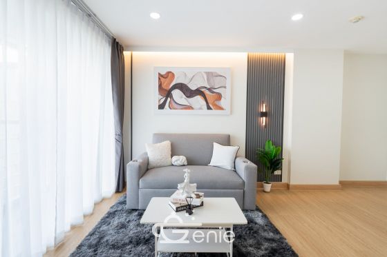 Walking distance to the mall and MRT Srinakarin || ✨Spacious 40 sq.m. room || 💵 Affordable monthly payments of only 7,xxx THB!!! || 🚝 Walking distance to MRT Suan Luang Rama IX Station || 🛍️ 500 m to Seacon Square || Fully furnished and ready to move in.  Owner selling directly. Only one room available. Interested? Message me now! 😊 Elements Srinakarin Project📍 https://share.google/78QLiHEHAcfrMF0B2  This room is decorated in a Modern Luxury style, featuring a striking white and black color scheme with black lines, adding dimension and a luxurious feel. The furniture features a simple yet detailed design, complemented by warm white lighting that creates a cozy and inviting atmosphere, reminiscent of a premium hotel.  ✅ Room Details • Spacious 39.6 square meters of living space 🤯 • 1 Bedroom • 1 Bathroom • Separate open kitchen • 7th Floor, Building B4, Building 3 • Fully furnished; move-in ready!  >>> Price: Only 2.29 Million Baht <<<  🔸Amenities🔸 🌊 Swimming Pool 💪🏻 Fitness Center 📕 Multipurpose Room 🌳 Relaxation Garden 🔒 Key Card Access System, 24-hour CCTV 👮🏻‍♂️ CCTV & 24-hour Security Guard 🚘 Parking  🔸Nearby Landmarks🔸 Transportation • MRT Suan Luang Rama IX Station • MRT Srinakarin 38 Station  Shopping Centers • Seacon Square • Lotus Express • 7-11 • Srinakarin Train Night Market Nearby Amenities: • Makro Srinakarin • Paradise Place • Central Plaza Bangna • Little Walk Bangna • The Bangkok Mall • Mega Bangna Educational Institutions: • Dusit Thani College • Triam Udom Suksa Pattanakarn School • Kasem Bundit University • Montessori International School Bangkok • Stamford University • Assumption University • Wells International School • Berkeley International School Medical Centers: • Thai Nakarin Hospital • Sikarin Hospital • Vibharam Hospital • Samitivej Srinakarin Hospital  Interested in loan application consultation? Press 1️⃣ Interested in viewing a room? Press 2️⃣ Inquiring about booking? Press 3️⃣ Interested? Send a message via Inbox! or Line: @genie-property.com ## Hotline 📱 082-549-6669, 095-495-5463, 093-232-9888 ##  #UsedCondo #NewlyRenovatedCondo #genieproperty #UsedCondoNearMRT #Condo #Renovated #AffordableCondo #CondoNearBTS #FullyFurnishedCondo #LowInstallments #CheaperThanRent #OwnerSelling #Srinakarin #SeaconSquare #SuanLuangRama9 #MRT #SrinakarinCondo #UsedCondoForSale
