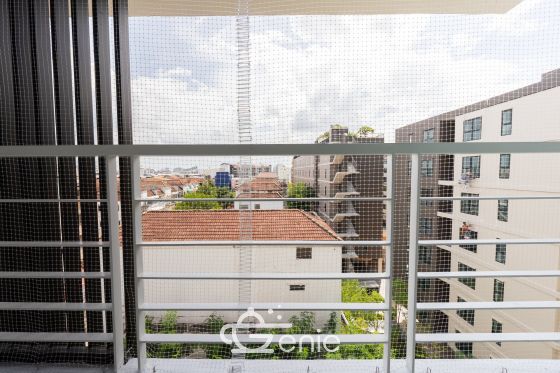 Walking distance to the mall and MRT Srinakarin || ✨Spacious 40 sq.m. room || 💵 Affordable monthly payments of only 7,xxx THB!!! || 🚝 Walking distance to MRT Suan Luang Rama IX Station || 🛍️ 500 m to Seacon Square || Fully furnished and ready to move in.  Owner selling directly. Only one room available. Interested? Message me now! 😊 Elements Srinakarin Project📍 https://share.google/78QLiHEHAcfrMF0B2  This room is decorated in a Modern Luxury style, featuring a striking white and black color scheme with black lines, adding dimension and a luxurious feel. The furniture features a simple yet detailed design, complemented by warm white lighting that creates a cozy and inviting atmosphere, reminiscent of a premium hotel.  ✅ Room Details • Spacious 39.6 square meters of living space 🤯 • 1 Bedroom • 1 Bathroom • Separate open kitchen • 7th Floor, Building B4, Building 3 • Fully furnished; move-in ready!  >>> Price: Only 2.29 Million Baht <<<  🔸Amenities🔸 🌊 Swimming Pool 💪🏻 Fitness Center 📕 Multipurpose Room 🌳 Relaxation Garden 🔒 Key Card Access System, 24-hour CCTV 👮🏻‍♂️ CCTV & 24-hour Security Guard 🚘 Parking  🔸Nearby Landmarks🔸 Transportation • MRT Suan Luang Rama IX Station • MRT Srinakarin 38 Station  Shopping Centers • Seacon Square • Lotus Express • 7-11 • Srinakarin Train Night Market Nearby Amenities: • Makro Srinakarin • Paradise Place • Central Plaza Bangna • Little Walk Bangna • The Bangkok Mall • Mega Bangna Educational Institutions: • Dusit Thani College • Triam Udom Suksa Pattanakarn School • Kasem Bundit University • Montessori International School Bangkok • Stamford University • Assumption University • Wells International School • Berkeley International School Medical Centers: • Thai Nakarin Hospital • Sikarin Hospital • Vibharam Hospital • Samitivej Srinakarin Hospital  Interested in loan application consultation? Press 1️⃣ Interested in viewing a room? Press 2️⃣ Inquiring about booking? Press 3️⃣ Interested? Send a message via Inbox! or Line: @genie-property.com ## Hotline 📱 082-549-6669, 095-495-5463, 093-232-9888 ##  #UsedCondo #NewlyRenovatedCondo #genieproperty #UsedCondoNearMRT #Condo #Renovated #AffordableCondo #CondoNearBTS #FullyFurnishedCondo #LowInstallments #CheaperThanRent #OwnerSelling #Srinakarin #SeaconSquare #SuanLuangRama9 #MRT #SrinakarinCondo #UsedCondoForSale