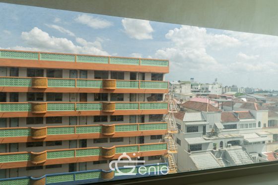 Walking distance to the mall and MRT Srinakarin || ✨Spacious 40 sq.m. room || 💵 Affordable monthly payments of only 7,xxx THB!!! || 🚝 Walking distance to MRT Suan Luang Rama IX Station || 🛍️ 500 m to Seacon Square || Fully furnished and ready to move in.  Owner selling directly. Only one room available. Interested? Message me now! 😊 Elements Srinakarin Project📍 https://share.google/78QLiHEHAcfrMF0B2  This room is decorated in a Modern Luxury style, featuring a striking white and black color scheme with black lines, adding dimension and a luxurious feel. The furniture features a simple yet detailed design, complemented by warm white lighting that creates a cozy and inviting atmosphere, reminiscent of a premium hotel.  ✅ Room Details • Spacious 39.6 square meters of living space 🤯 • 1 Bedroom • 1 Bathroom • Separate open kitchen • 7th Floor, Building B4, Building 3 • Fully furnished; move-in ready!  >>> Price: Only 2.29 Million Baht <<<  🔸Amenities🔸 🌊 Swimming Pool 💪🏻 Fitness Center 📕 Multipurpose Room 🌳 Relaxation Garden 🔒 Key Card Access System, 24-hour CCTV 👮🏻‍♂️ CCTV & 24-hour Security Guard 🚘 Parking  🔸Nearby Landmarks🔸 Transportation • MRT Suan Luang Rama IX Station • MRT Srinakarin 38 Station  Shopping Centers • Seacon Square • Lotus Express • 7-11 • Srinakarin Train Night Market Nearby Amenities: • Makro Srinakarin • Paradise Place • Central Plaza Bangna • Little Walk Bangna • The Bangkok Mall • Mega Bangna Educational Institutions: • Dusit Thani College • Triam Udom Suksa Pattanakarn School • Kasem Bundit University • Montessori International School Bangkok • Stamford University • Assumption University • Wells International School • Berkeley International School Medical Centers: • Thai Nakarin Hospital • Sikarin Hospital • Vibharam Hospital • Samitivej Srinakarin Hospital  Interested in loan application consultation? Press 1️⃣ Interested in viewing a room? Press 2️⃣ Inquiring about booking? Press 3️⃣ Interested? Send a message via Inbox! or Line: @genie-property.com ## Hotline 📱 082-549-6669, 095-495-5463, 093-232-9888 ##  #UsedCondo #NewlyRenovatedCondo #genieproperty #UsedCondoNearMRT #Condo #Renovated #AffordableCondo #CondoNearBTS #FullyFurnishedCondo #LowInstallments #CheaperThanRent #OwnerSelling #Srinakarin #SeaconSquare #SuanLuangRama9 #MRT #SrinakarinCondo #UsedCondoForSale