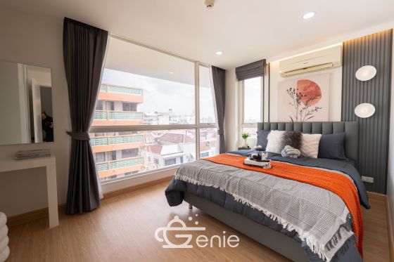 Walking distance to the mall and MRT Srinakarin || ✨Spacious 40 sq.m. room || 💵 Affordable monthly payments of only 7,xxx THB!!! || 🚝 Walking distance to MRT Suan Luang Rama IX Station || 🛍️ 500 m to Seacon Square || Fully furnished and ready to move in.  Owner selling directly. Only one room available. Interested? Message me now! 😊 Elements Srinakarin Project📍 https://share.google/78QLiHEHAcfrMF0B2  This room is decorated in a Modern Luxury style, featuring a striking white and black color scheme with black lines, adding dimension and a luxurious feel. The furniture features a simple yet detailed design, complemented by warm white lighting that creates a cozy and inviting atmosphere, reminiscent of a premium hotel.  ✅ Room Details • Spacious 39.6 square meters of living space 🤯 • 1 Bedroom • 1 Bathroom • Separate open kitchen • 7th Floor, Building B4, Building 3 • Fully furnished; move-in ready!  >>> Price: Only 2.29 Million Baht <<<  🔸Amenities🔸 🌊 Swimming Pool 💪🏻 Fitness Center 📕 Multipurpose Room 🌳 Relaxation Garden 🔒 Key Card Access System, 24-hour CCTV 👮🏻‍♂️ CCTV & 24-hour Security Guard 🚘 Parking  🔸Nearby Landmarks🔸 Transportation • MRT Suan Luang Rama IX Station • MRT Srinakarin 38 Station  Shopping Centers • Seacon Square • Lotus Express • 7-11 • Srinakarin Train Night Market Nearby Amenities: • Makro Srinakarin • Paradise Place • Central Plaza Bangna • Little Walk Bangna • The Bangkok Mall • Mega Bangna Educational Institutions: • Dusit Thani College • Triam Udom Suksa Pattanakarn School • Kasem Bundit University • Montessori International School Bangkok • Stamford University • Assumption University • Wells International School • Berkeley International School Medical Centers: • Thai Nakarin Hospital • Sikarin Hospital • Vibharam Hospital • Samitivej Srinakarin Hospital  Interested in loan application consultation? Press 1️⃣ Interested in viewing a room? Press 2️⃣ Inquiring about booking? Press 3️⃣ Interested? Send a message via Inbox! or Line: @genie-property.com ## Hotline 📱 082-549-6669, 095-495-5463, 093-232-9888 ##  #UsedCondo #NewlyRenovatedCondo #genieproperty #UsedCondoNearMRT #Condo #Renovated #AffordableCondo #CondoNearBTS #FullyFurnishedCondo #LowInstallments #CheaperThanRent #OwnerSelling #Srinakarin #SeaconSquare #SuanLuangRama9 #MRT #SrinakarinCondo #UsedCondoForSale