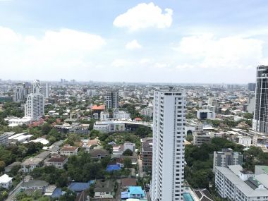 คอนโดใจกลางทองหล่อ บรรยากาศส่วนตัว วิวสวย ชั้นสูง ห้องกว้าง 116 ตรม. ตกแต่งพร้อมเข้าอยู่