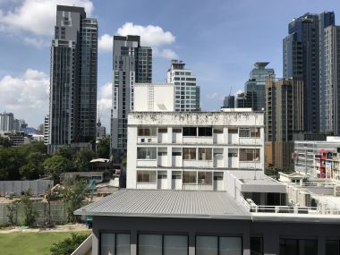 ** sale/rent! ** For sale 9,570,000THB Transfer 50/50 and For rent 35,000THB/month at HQ Thonglor 1 Bedroom 1 Bathroom Fully furnished PROP000398