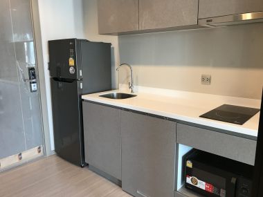 ปล่อยเช่า! LIFE Asoke - Rama 9 ในราคาเพียง 14,000บาท/เดือน Type Studio ขนาด 26ตรม. ใกล้ MRT พระราม9 เฟอร์นิเจอร์ครบพร้อมเข้าอยู่ PROP000450