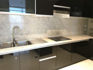 ให้เช่าคอนโดตกแต่งหรู 3 ห้องนอน 1 ห้องทำงาน ชั้นสูง แอทธินี เรสซิเดนซ์ ราคาพิเศษ