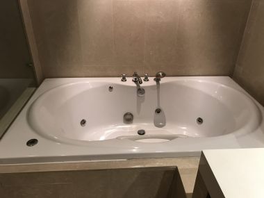 ให้เช่าคอนโดตกแต่งหรู 3 ห้องนอน 1 ห้องทำงาน ชั้นสูง แอทธินี เรสซิเดนซ์ ราคาพิเศษ