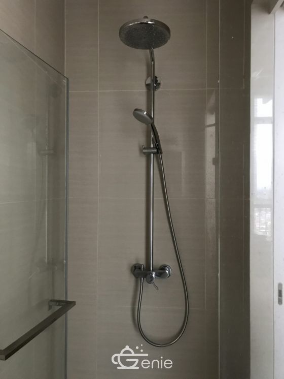1 nice extra bed room for rent at park 24