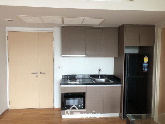 For Rent : Issara@42 Opened View Low Raise Condo 77.62 Sq.M. Fully Furnished Private Life in Town, Easy access to BTS and Gateway Ekkamai, close to Klyuaynamthai Hospital