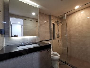 Condo for rent, Klass Langsuan, Soi Langsuan, near BTS Chidlom, Central Chidlom. Mater Dei College Fully Furnished Good price!