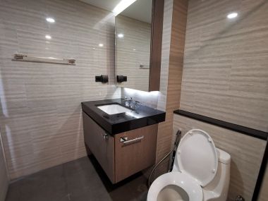 Condo for rent, Klass Langsuan, Soi Langsuan, near BTS Chidlom, Central Chidlom. Mater Dei College Fully Furnished Good price!