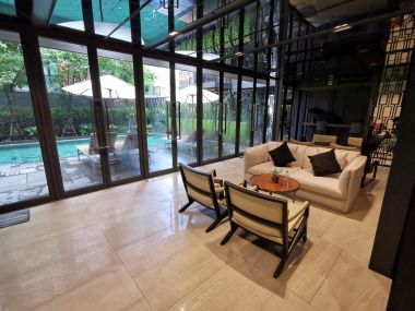 Condo for rent, Klass Langsuan, Soi Langsuan, near BTS Chidlom, Central Chidlom. Mater Dei College Fully Furnished Good price!