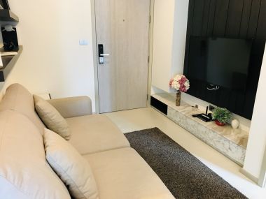 Well-designed one bedroom for rent with nice garden view at Rhythm Sukhumvit 36/38 (BTS Thonglor) by owner.